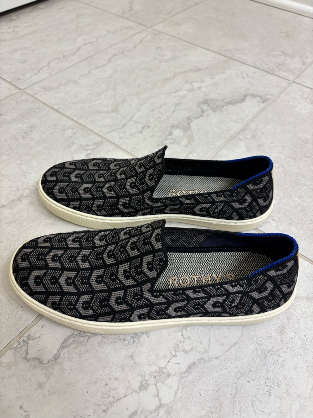 Rothy’s The Original Slip-On Sneaker, Geometric Logo Knit, Size 8 - Picture 5 of 7